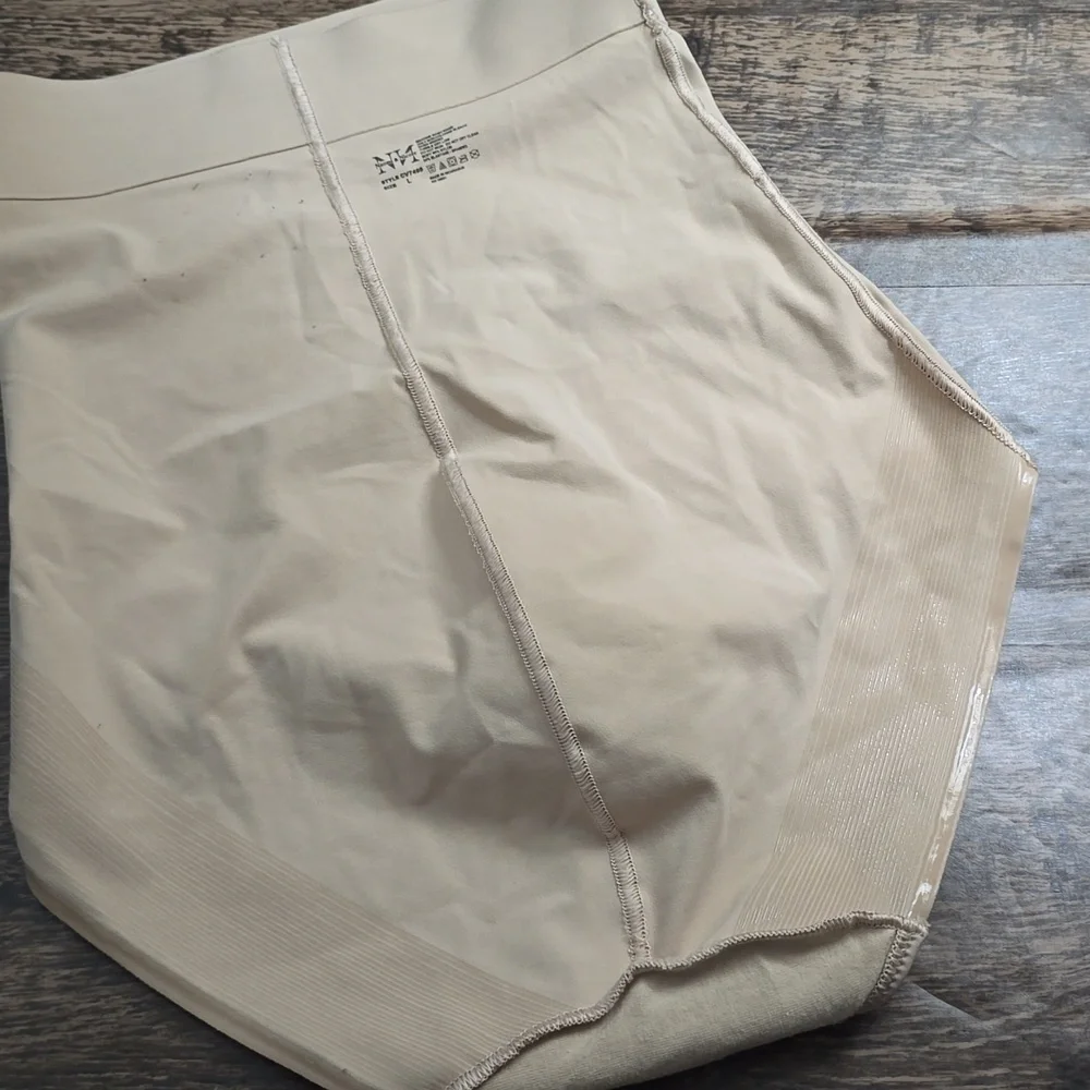 NAOMI & NICOLE High-Waist Shaping Briefs in Nude‎ sz L